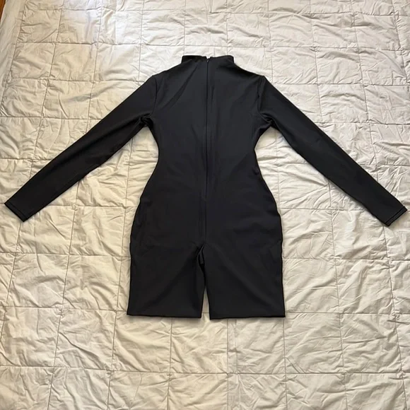 SKIMS ALL-IN-ONE LONG SLEEVE MID THIGH ONESIE - Picture 9 of 15